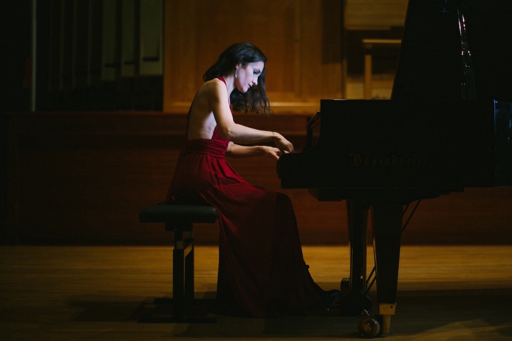 Interprétation en concert de la pianiste Christine Fonlupt