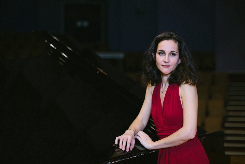 Christine Fonlupt au piano pendant un concert