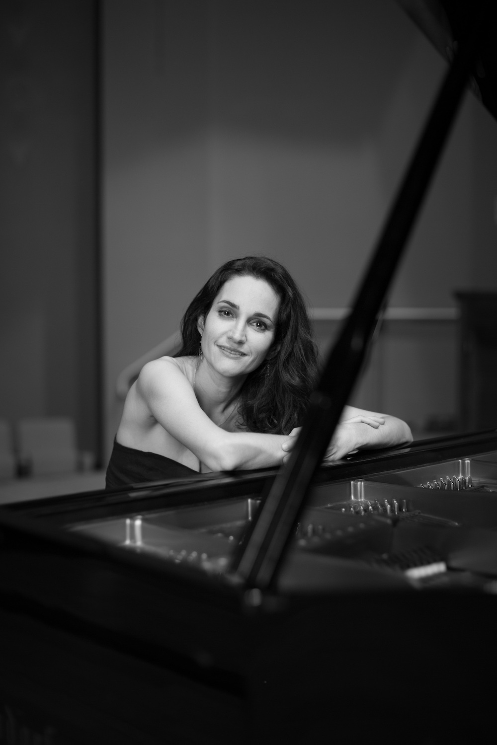 Portrait artistique noir et blanc de la pianiste Christine Fonlupt