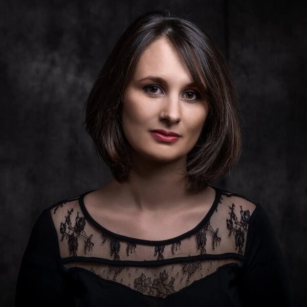 Lucie Chouvel, pianiste dans Le Phœnix de ces dames